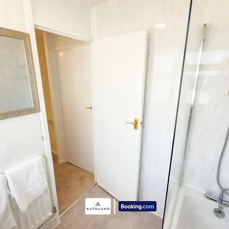 Orion's Place 3br House By Altoluxoexperience Short Lets & Serviced With Free Parking