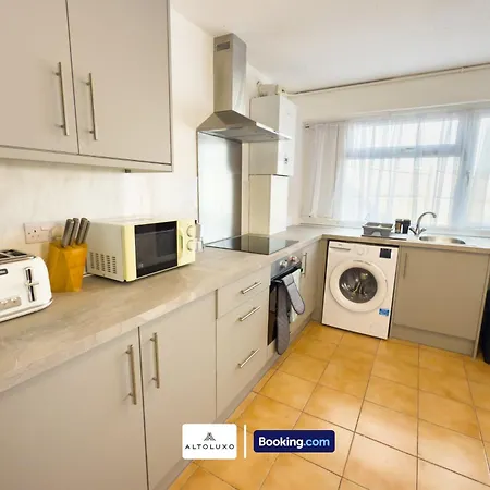 Orion's Place 3br House By Altoluxoexperience Short Lets & Serviced With Free Parking Apartment