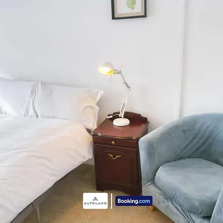 Orion's Place 3 Bedroom House By Altoluxoexperience Short Lets & Serviced With Free Parking Апартаменты Бристоль