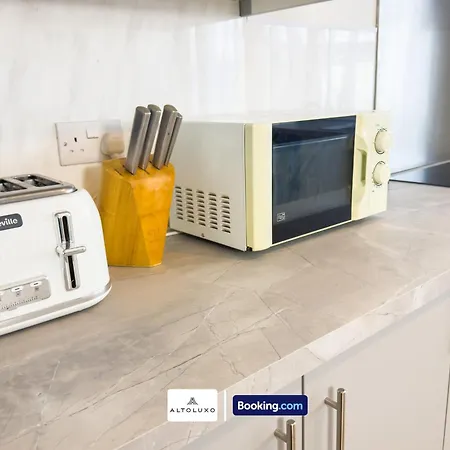 Orion's Place 3br House By Altoluxoexperience Short Lets & Serviced With Free Parking Bristol