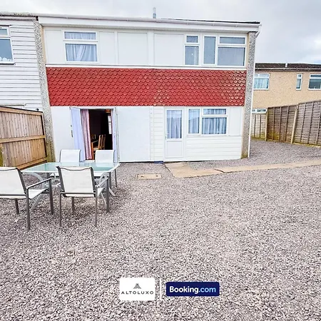 Orion's Place 3 Bedroom House By Altoluxoexperience Short Lets & Serviced With Free Parking *