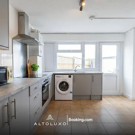 Orion's Place 3br House By Altoluxoexperience Short Lets & Serviced With Free Parking Apartment
