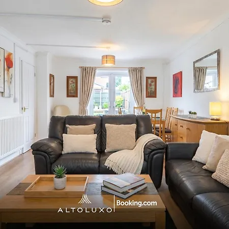 Orion's Place 3br House By Altoluxoexperience Short Lets & Serviced With Free Parking Apartment *