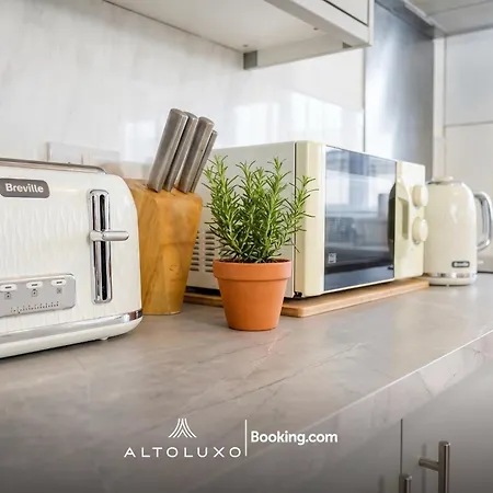 Apartment Orion's Place 3br House By Altoluxoexperience Short Lets & Serviced With Free Parking *