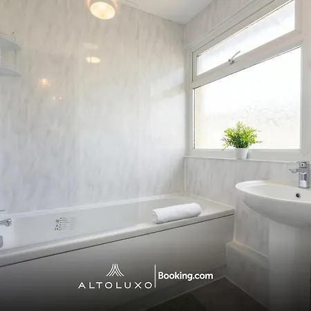 Orion's Place 3br House By Altoluxoexperience Short Lets & Serviced With Free Parking Apartment