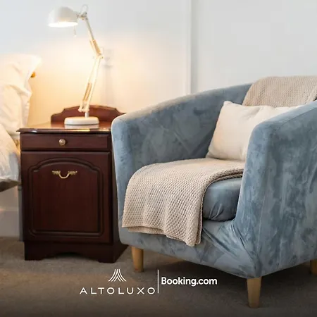 Orion's Place 3br House By Altoluxoexperience Short Lets & Serviced With Free Parking Apartment *
