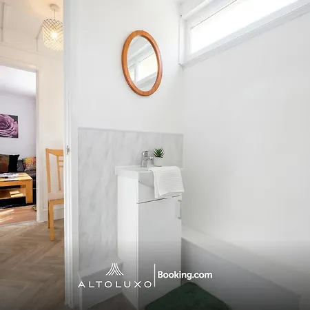 Orion's Place 3br House By Altoluxoexperience Short Lets & Serviced With Free Parking Apartment *