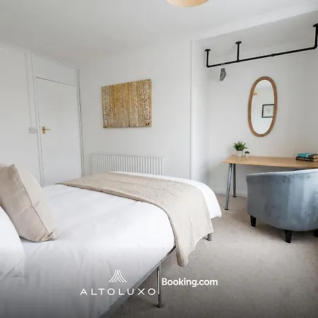 Orion's Place 3br House By Altoluxoexperience Short Lets & Serviced With Free Parking Bristol